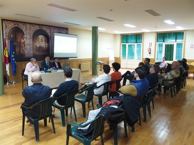 El Ayuntamiento expone ante los comerciantes y hosteleros del centro el proyecto para Carretería 