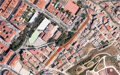 La calle Santa Teresa permanece cortada al tráfico rodado