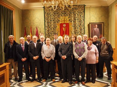 El Ayuntamiento reconoce la trayectoria de los trabajadores que se jubilaron en 2012 