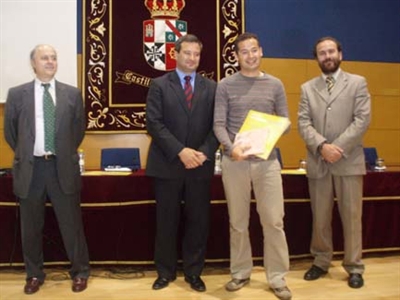 El alcalde da la bienvenida a los jóvenes que participan en el Encuentro Final del Programa Conocer las Ciudades Patrimonio