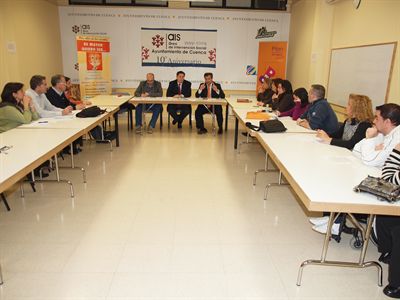 El Consejo Municipal de Integración plantea establecer un protocolo que garantice el uso adecuado de las tarjetas de aparcamiento en las plazas reservadas a personas con movilidad reducida