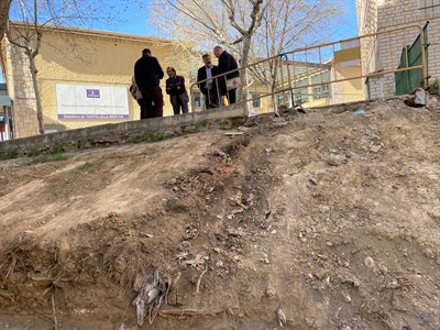 Dolz visita las obras de reconstrucción del muro de Casablanca y avanza que la siguiente obra será en la Plaza de Segundo Pastor