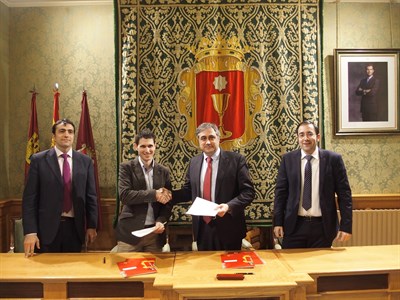 El Ayuntamiento colabora en el desarrollo de las actividades de asesoramiento a emprendedores y empresas que lleva a cabo la Asociación Provincial de Jóvenes Empresarios (AJE)