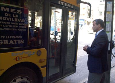 El número de viajeros en autobús urbano aumentó un 10 por ciento en el año 2009