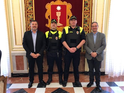 El alcalde entrega a los Agentes de Movilidad equipos de protección individual que nunca antes habían tenido