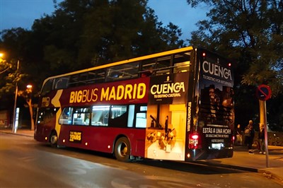 Cuenca se promociona todo el mes de octubre en seis autobuses turísticos que circulan por el centro de Madrid