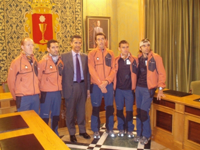 El Equipo de corredores de Carreras de Montaña presenta la nueva equipación que promocionará Cuenca 2016