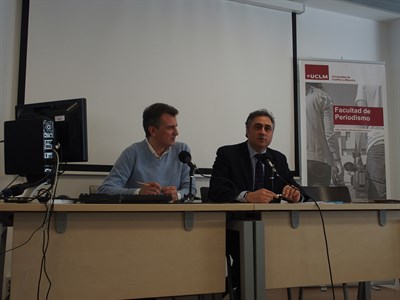 Mariscal responde de forma abierta durante más de hora y media a las preguntas de los estudiantes de la Facultad de Periodismo