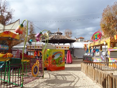 La programación navideña trae esta tarde una chocolatada popular y animación infantil en la Pista de Hielo 