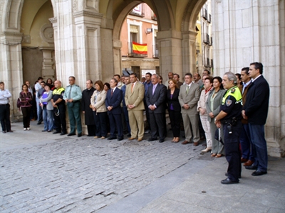 Concentración silenciosa en el Ayuntamiento en señal de rechazo la última acción de ETA