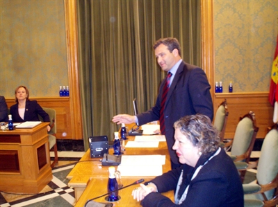 El Pleno aprueba por unanimidad otorgar al matrimonio Yúfera Recuenco y a Federico Mayor Zaragoza el título de Hijos Adoptivos de Cuenca