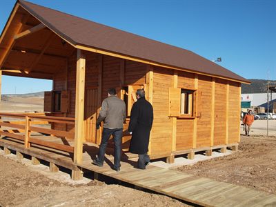 El Ayuntamiento de Cuenca presenta las nuevas casas de madera que comercializa la Fábrica Municipal