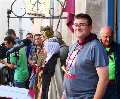 El pregón de Juan Carlos Aguilar y el multitudinario desfile de peñas inician las fiestas de San Mateo 