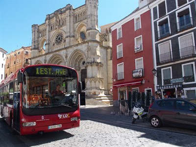 El nuevo horario de verano de los autobuses reforzará el servicio en el Casco Antiguo con motivo de la exposición de Ai Wei Wei si fuese necesario