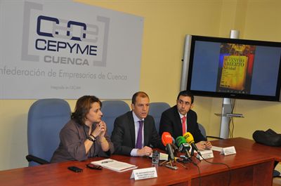El Ayuntamiento colabora con Ceoe Cepyme Cuenca en la puesta en marcha de la campaña "Tu Centro Abierto por Navidad"