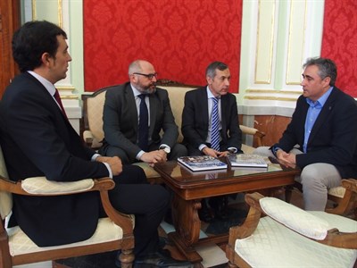 El Ayuntamiento consigue reducir las tarifas del aparcamiento de la Estación del AVE