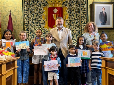 Dolz y Tirado ensalzan la calidad de los trabajos del XII Concurso Infantil ‘Dibuja los colores de Cuenca’