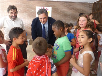 EL ALCALDE ANIMA A LOS PADRES A QUE INSCRIBAN A SUS HIJOS EN EL PROGRAMA ‘ESCUELAS DE VERANO’