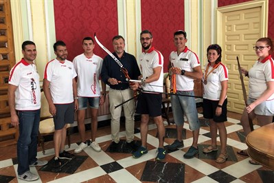 Dolz conoce de la mano de sus responsables la actividad del Club ArcoCuenca