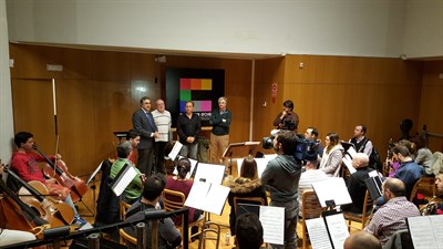 El alcalde recibe la obra Vía Crucis, que se estrenará en el Auditorio el próximo 12 de marzo, con motivo del XX Aniversario