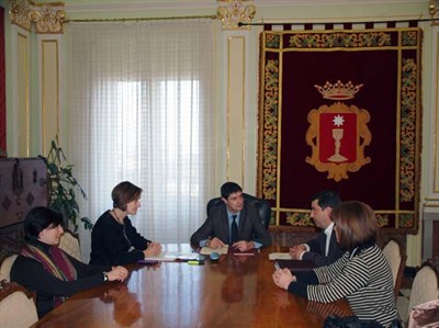 Firma de un convenio para financiar gastos de vivienda para personas en proceso de integración social 