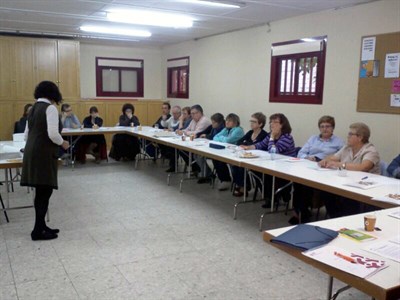 Una sesión formativa del AIS analiza la actualidad de la participación vecinal 