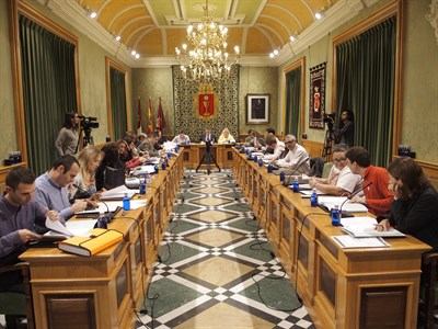 El Pleno aprueba la solicitud de anticipos de financiación para la cancelación de las obligaciones pendientes de pago a proveedores y contratistas