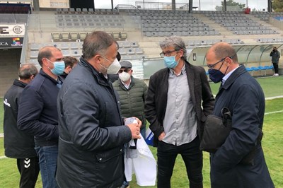 El alcalde traslada su apoyo al Conquense ante los próximos partidos “vitales” que van a disputar