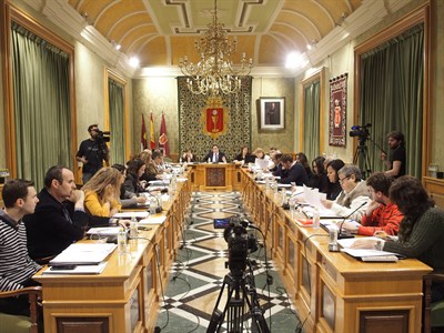 El Pleno aprueba la moción del PP para la reducir las tarifas y mejorar los horarios de los trenes de alta velocidad