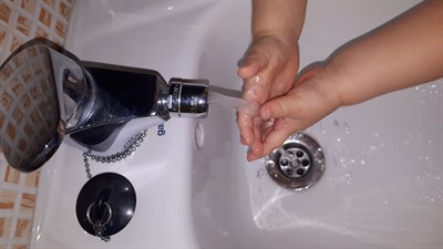 Los usuarios con contadores de agua en el interior de su vivienda pueden informar de la lectura por teléfono, WhatsApp o correo electrónico