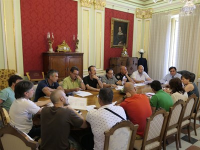 Mariscal atiende a las peticiones de los representantes de los trabajadores municipales 