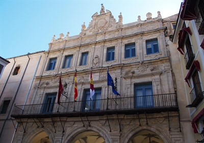 El documental sobre la restauración de las fachadas del Ayuntamiento se estrena mañana en el Centro Aguirre