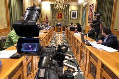 El Pleno aprueba la modificación de crédito necesaria para destinar cerca de 1,2 millones a las personas más vulnerables en la crisis de la Covid-19