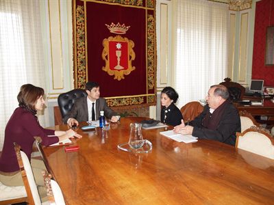 El Ayuntamiento prorrogará el convenio con Cáritas tres meses más para evitar el cierre del Albergue 