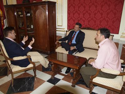 Un grupo de técnicos de Ciudades Patrimonio visitan Cuenca para estudiar el medioambiente y la movilidad en el casco histórico