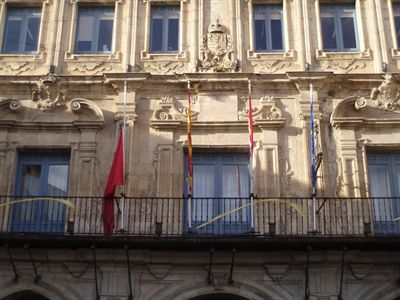 La bandera de Cuenca ondea a media asta en señal de duelo por las víctimas del terremoto de L