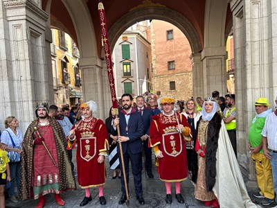 El Pendón de Alfonso VIII ya está en el Ayuntamiento tras su traslado desde la Catedral