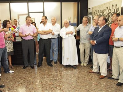 El alcalde desea una etapa llena de éxitos a la U.B. Conquense en la inauguración de su nueva sede