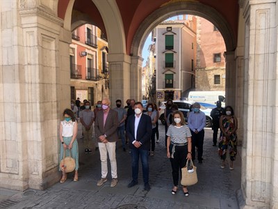 El Ayuntamiento de Cuenca mantiene un minuto de silencio en repulsa a la violencia de género