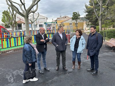 El Parque de Fátima estrena área infantil y mobiliario urbano, además de la remodelación de sus caminos