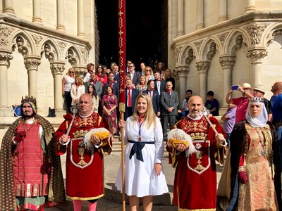 El Ayuntamiento de Cuenca ya custodia el Pendón de Alfonso VIII tras su traslado desde la Catedral