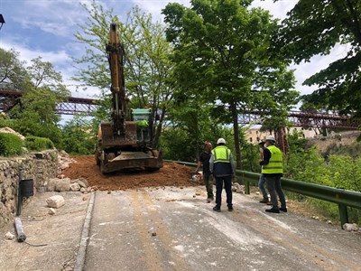 Comienzan las obras de limpieza, saneamiento y consolidación del muro de la calle Canónigos 