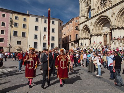 El Pendón de Alfonso VIII regresa al Ayuntamiento 