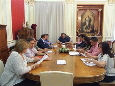 La Junta de Gobierno Local adjudica la iluminación de la Feria de San Julián 2017 y la de Navidad