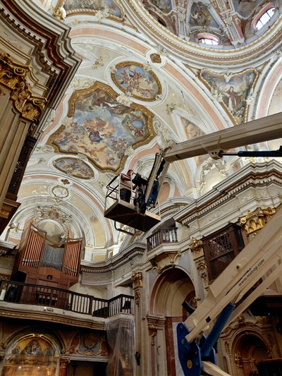 Las obras de la Iglesia de la Virgen de la Luz alcanzan la fase de sellado de grietas, que obliga a cerrar el espacio a la ciudadanía desde el lunes