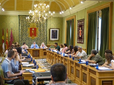 El Pleno da luz verde a la propuesta de asignaciones a grupos políticos y concejales con dedicación exclusiva