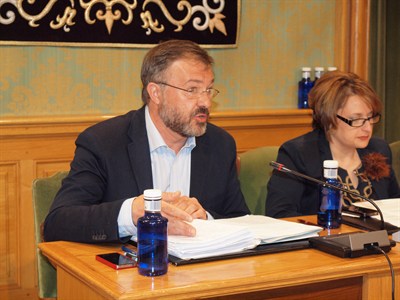 El Ayuntamiento pondrá en marcha un plan para bachear las calles con más problemas de la ciudad