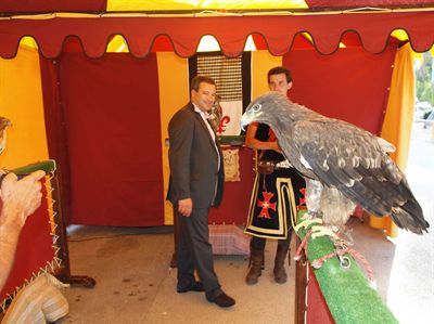 Exhibiciones de cetrería, espectáculos de fuego y actuaciones musicales completan el programa del Mercadillo Medieval de San Antón