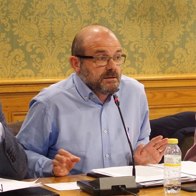 El concejal García Hidalgo pide a la Junta que financie el servicio de transporte a la residencia de mayores ‘Las Hoces’ 
