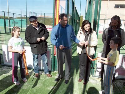 El alcalde inaugura cuatro nuevas pistas de pádel en el complejo deportivo Nuevo Tenis